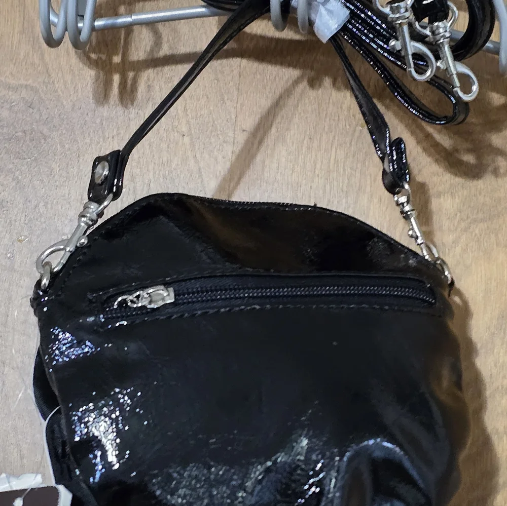 Elegant Black Floral Crossbody Bag - Picture 7 of 7